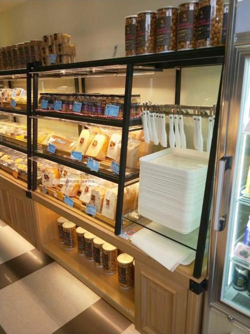 哈尔滨面包房铁艺展示柜